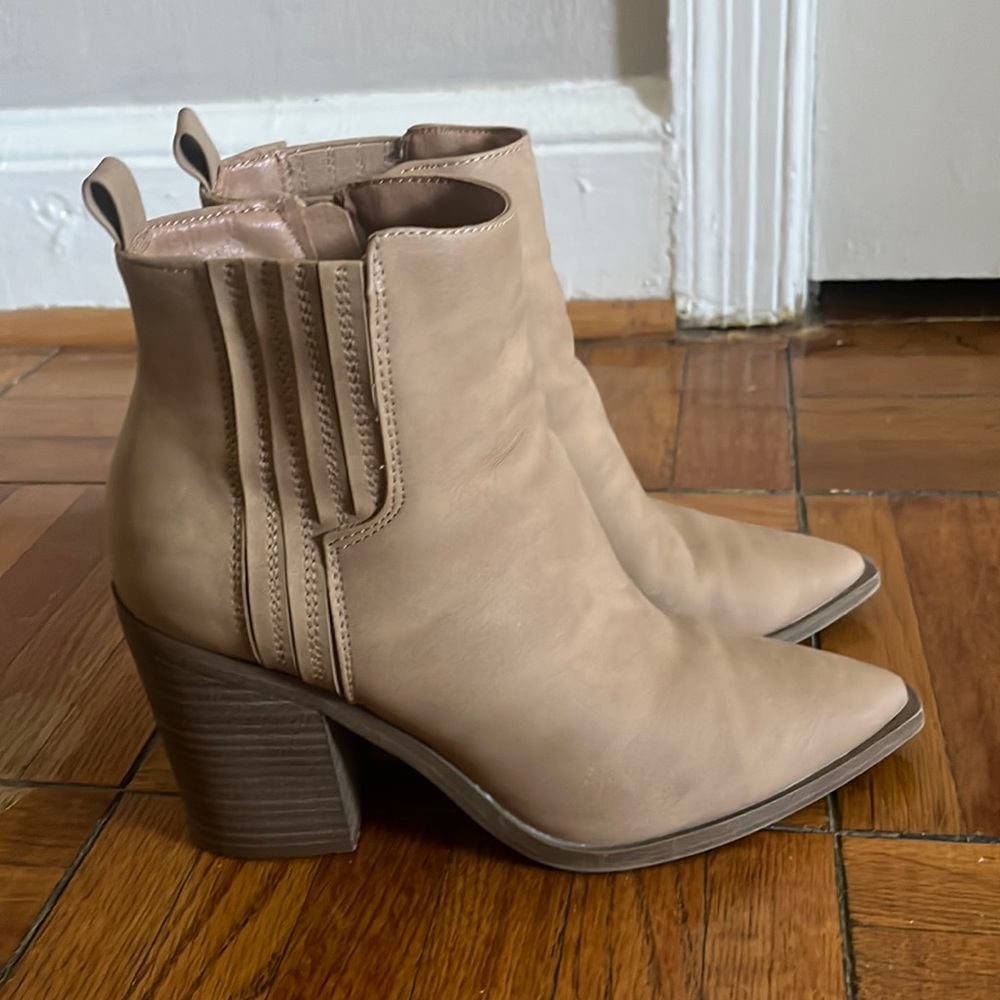 Universal Thread Tan Booties